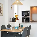Apartamento With Terrace, Parking, Pool And A C - Horus 1