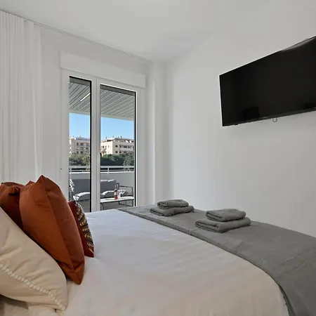 Apartamento With Terrace, Parking, Pool And A C - Horus 1